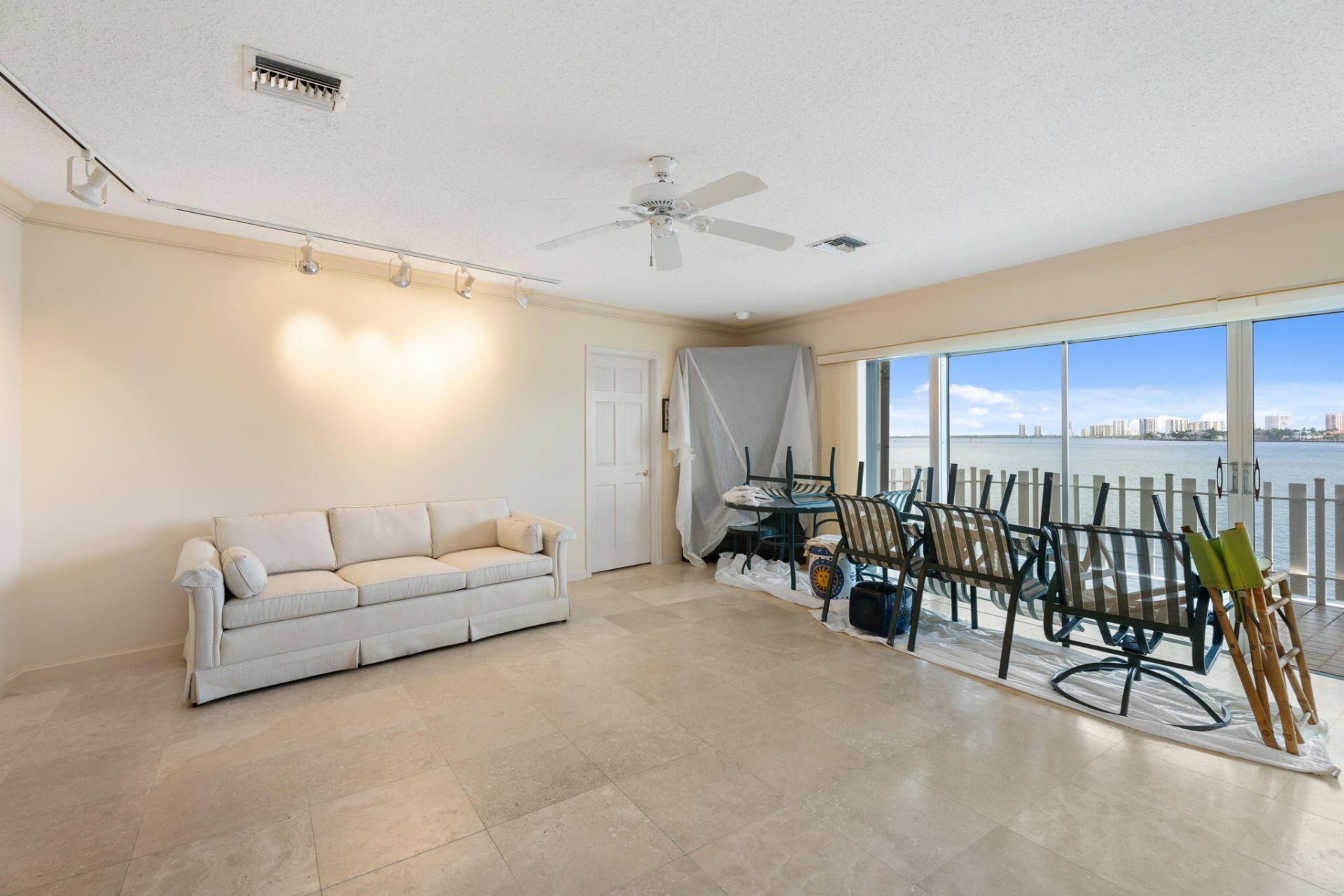 371 Wilma Circle, Unit 5, Riviera Beach, FL 33404 Photo