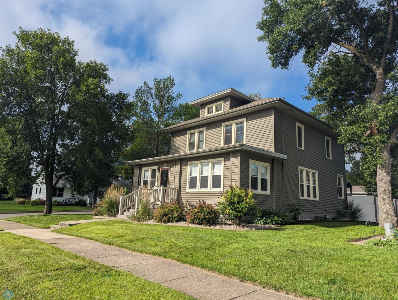 612 Forest Street, Lisbon, ND 58054 Main Photo