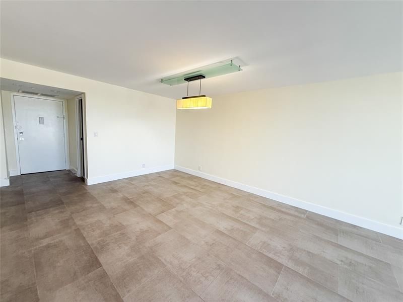 1000 Parkview Dr, Unit 319, Hallandale Beach, FL 33009 Photo