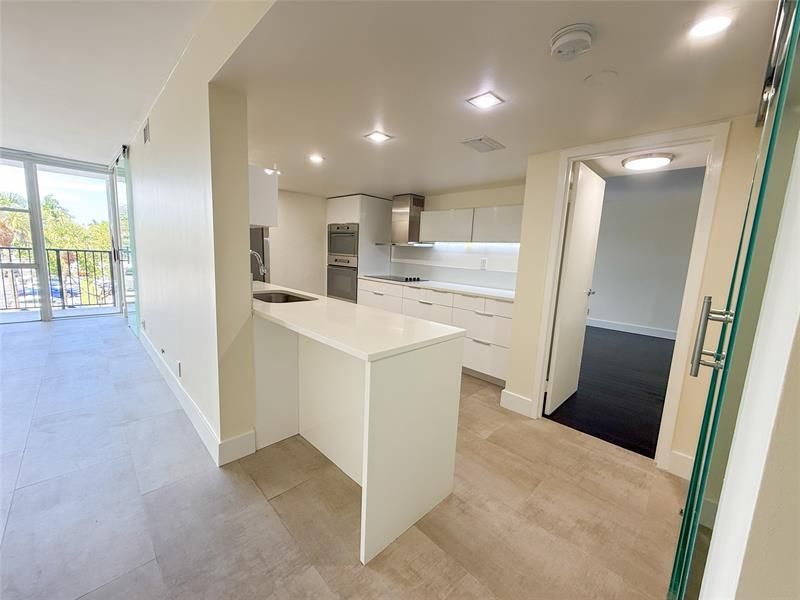 1000 Parkview Dr, Unit 319, Hallandale Beach, FL 33009 Photo