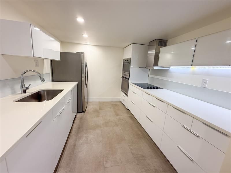 1000 Parkview Dr, Unit 319, Hallandale Beach, FL 33009 Photo