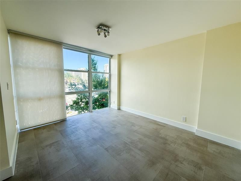 1000 Parkview Dr, Unit 319, Hallandale Beach, FL 33009 Photo