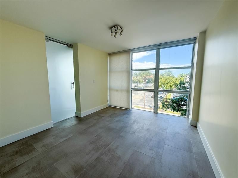 1000 Parkview Dr, Unit 319, Hallandale Beach, FL 33009 Photo