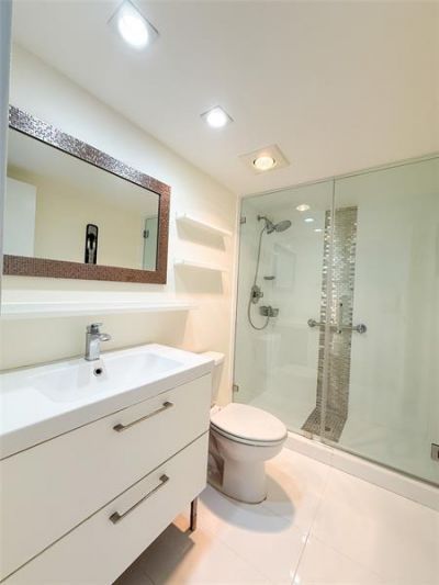 1000 Parkview Dr, Unit 319, Hallandale Beach, FL 33009 Photo