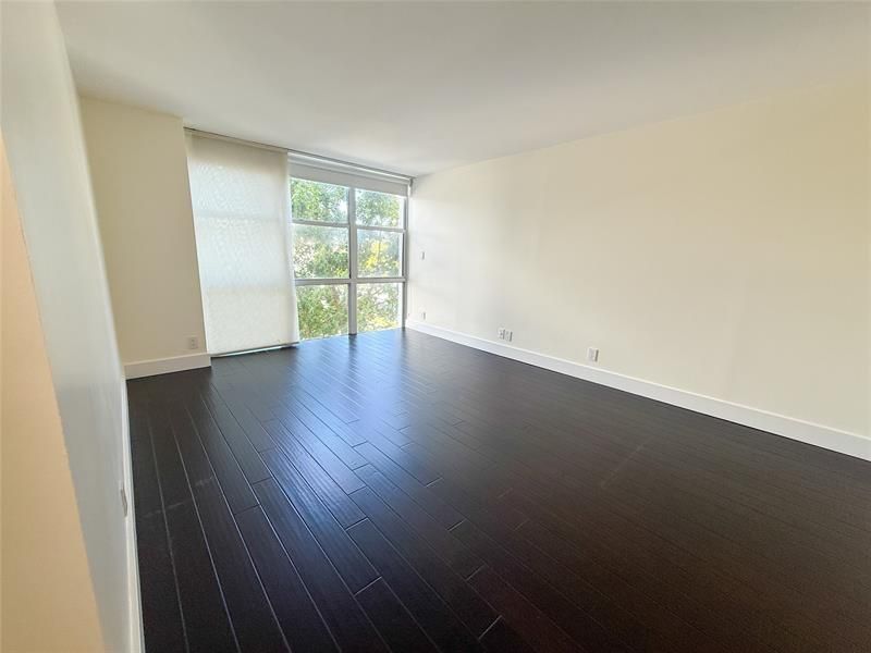 1000 Parkview Dr, Unit 319, Hallandale Beach, FL 33009 Photo