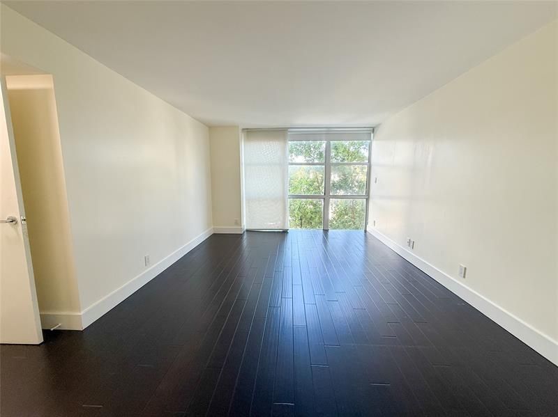 1000 Parkview Dr, Unit 319, Hallandale Beach, FL 33009 Photo