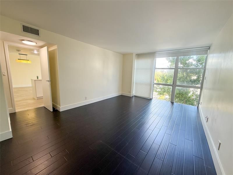 1000 Parkview Dr, Unit 319, Hallandale Beach, FL 33009 Photo