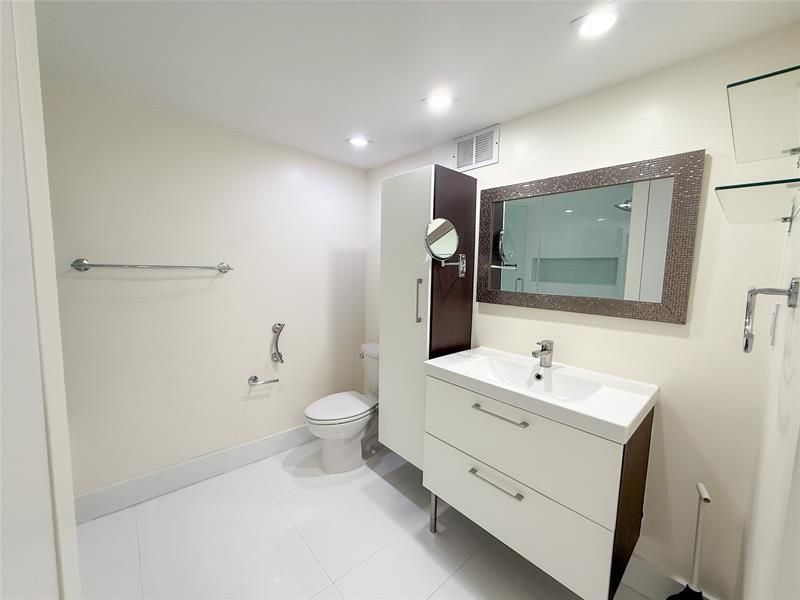 1000 Parkview Dr, Unit 319, Hallandale Beach, FL 33009 Photo