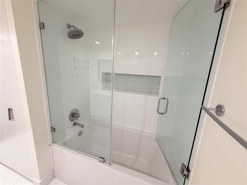 1000 Parkview Dr, Unit 319, Hallandale Beach, FL 33009 Photo