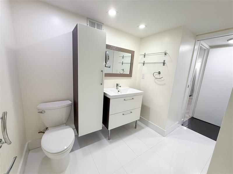 1000 Parkview Dr, Unit 319, Hallandale Beach, FL 33009 Photo