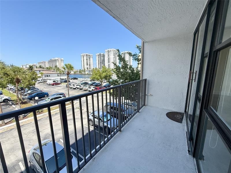 1000 Parkview Dr, Unit 319, Hallandale Beach, FL 33009 Photo