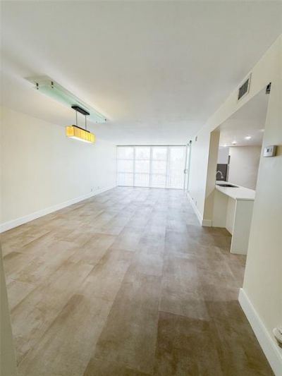 1000 Parkview Dr, Unit 319, Hallandale Beach, FL 33009 Photo