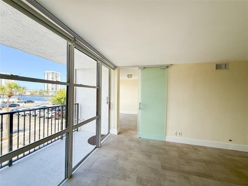 1000 Parkview Dr, Unit 319, Hallandale Beach, FL 33009 Photo