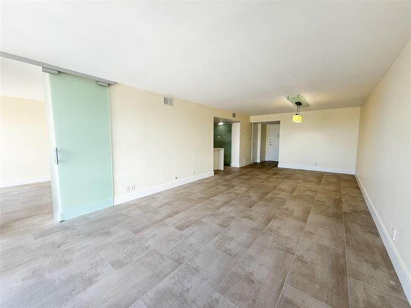 1000 Parkview Dr, Unit 319, Hallandale Beach, FL 33009 Photo