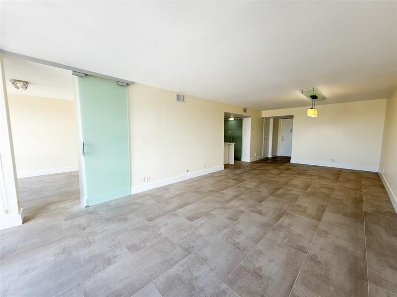 1000 Parkview Dr, Unit 319, Hallandale Beach, FL 33009 Photo