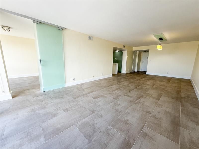 1000 Parkview Dr, Unit 319, Hallandale Beach, FL 33009 Photo