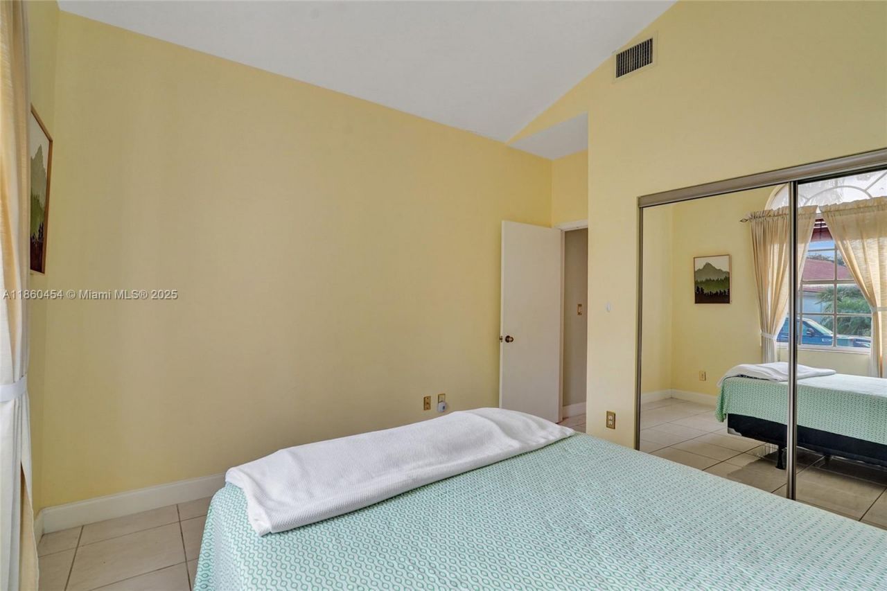 1485 W Lacosta Dr W, Pembroke Pines, FL 33027 Photo