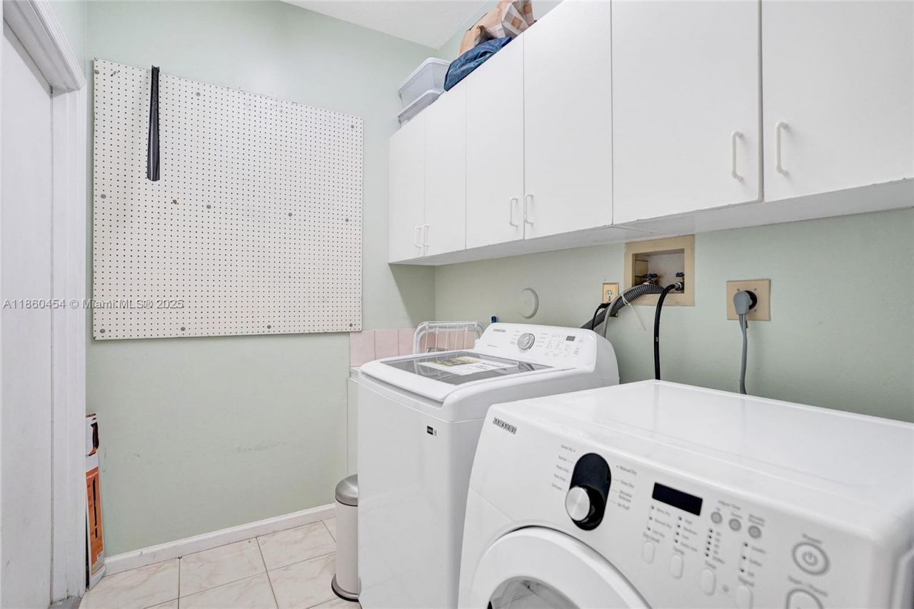 1485 W Lacosta Dr W, Pembroke Pines, FL 33027 Photo