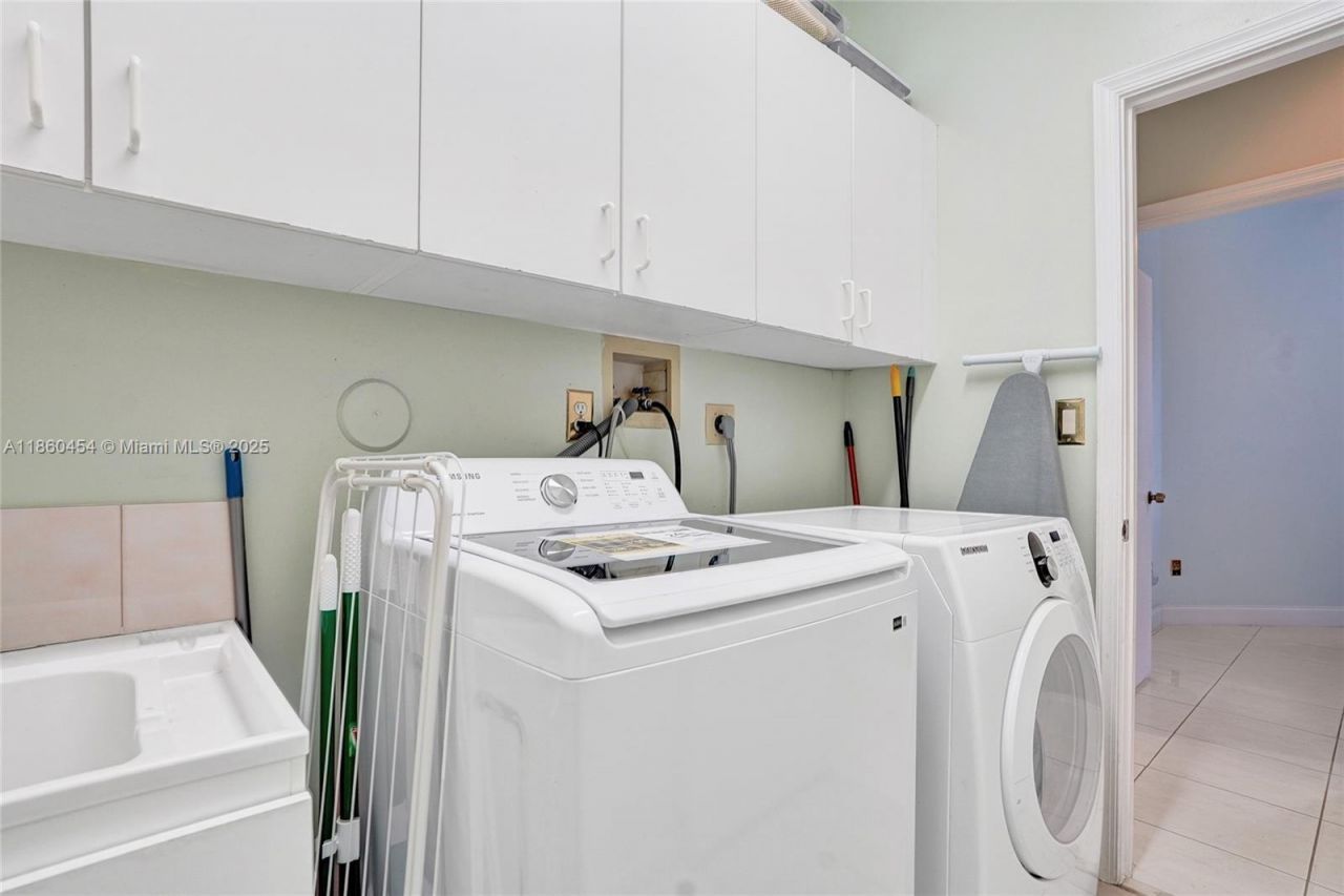 1485 W Lacosta Dr W, Pembroke Pines, FL 33027 Photo