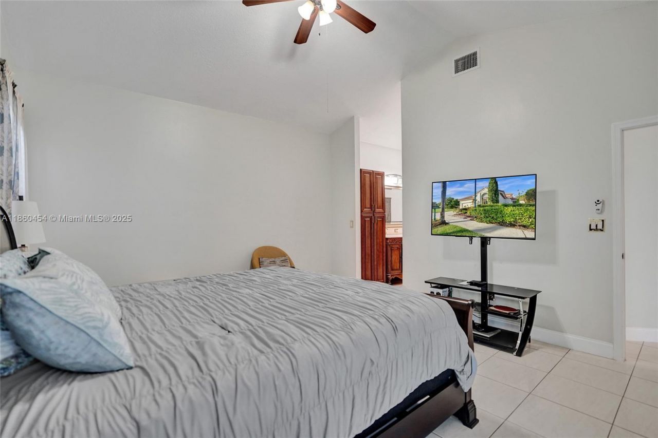 1485 W Lacosta Dr W, Pembroke Pines, FL 33027 Photo