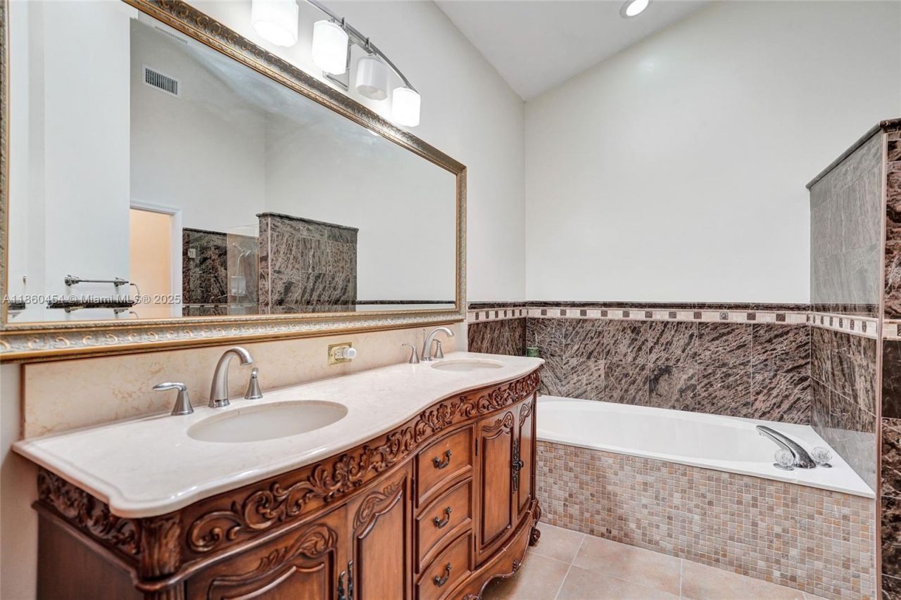 1485 W Lacosta Dr W, Pembroke Pines, FL 33027 Photo