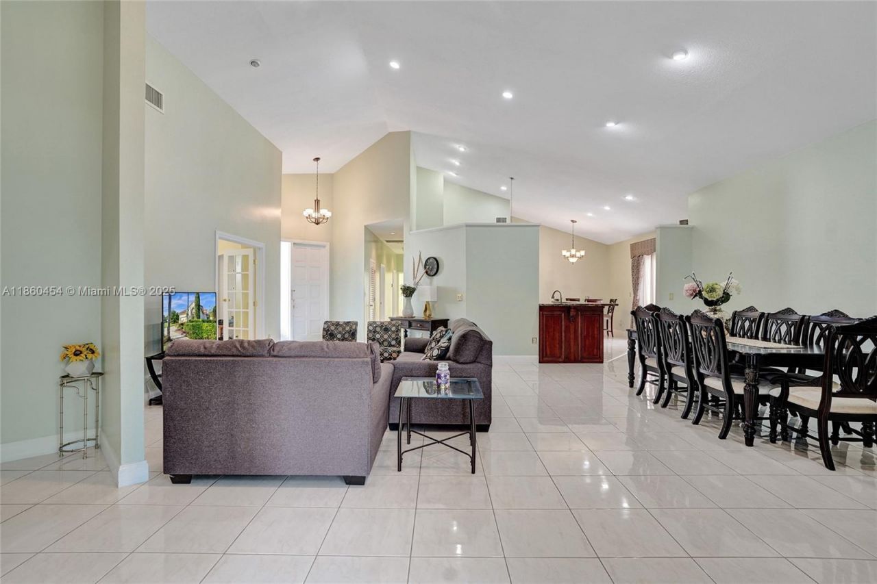 1485 W Lacosta Dr W, Pembroke Pines, FL 33027 Photo