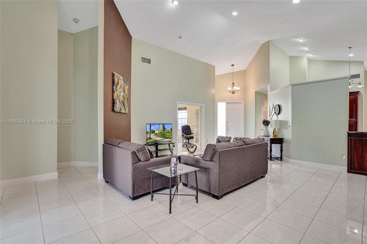 1485 W Lacosta Dr W, Pembroke Pines, FL 33027 Photo