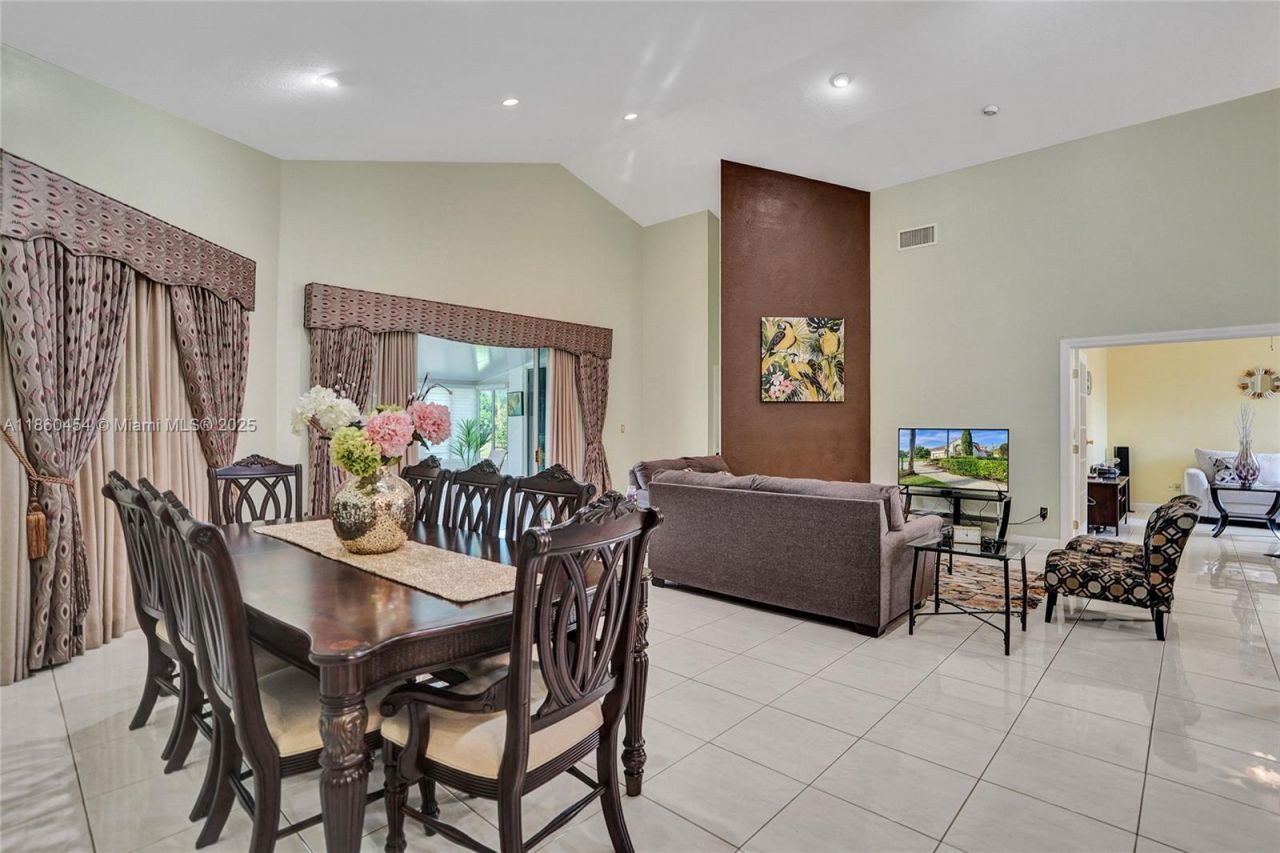 1485 W Lacosta Dr W, Pembroke Pines, FL 33027 Photo