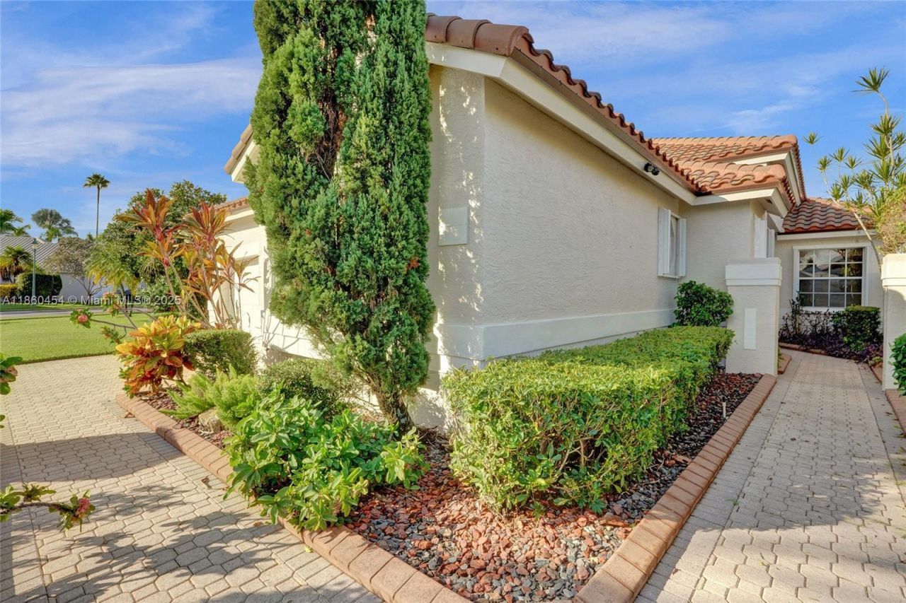 1485 W Lacosta Dr W, Pembroke Pines, FL 33027 Photo