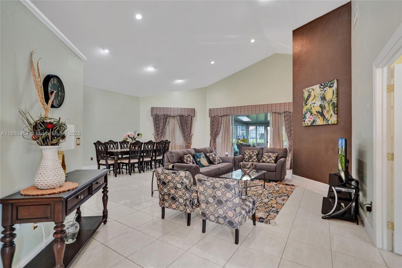 1485 W Lacosta Dr W, Pembroke Pines, FL 33027 Photo