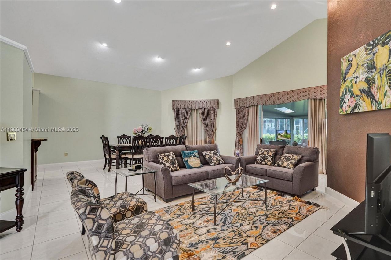 1485 W Lacosta Dr W, Pembroke Pines, FL 33027 Photo