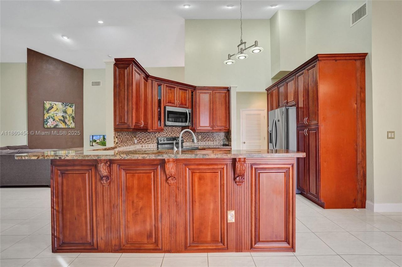 1485 W Lacosta Dr W, Pembroke Pines, FL 33027 Photo