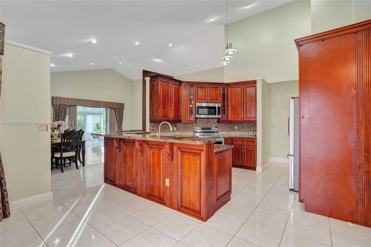 1485 W Lacosta Dr W, Pembroke Pines, FL 33027 Photo