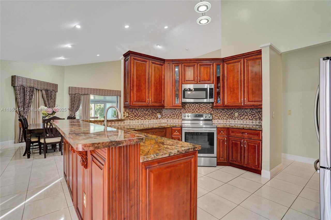 1485 W Lacosta Dr W, Pembroke Pines, FL 33027 Photo