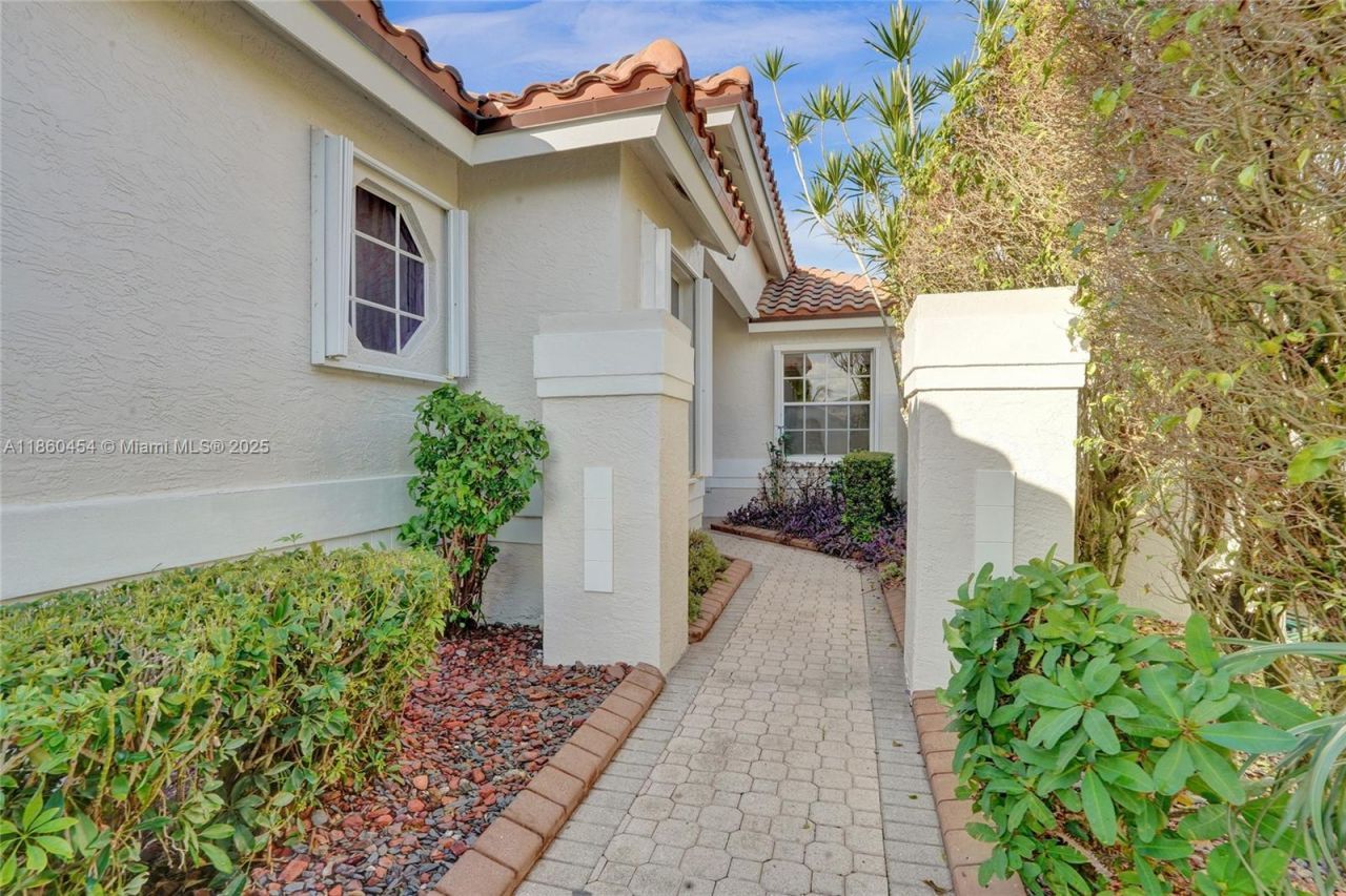 1485 W Lacosta Dr W, Pembroke Pines, FL 33027 Photo