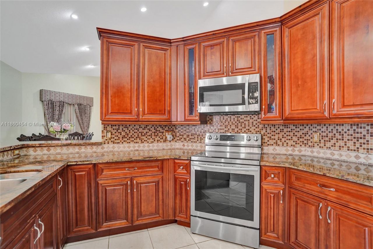 1485 W Lacosta Dr W, Pembroke Pines, FL 33027 Photo