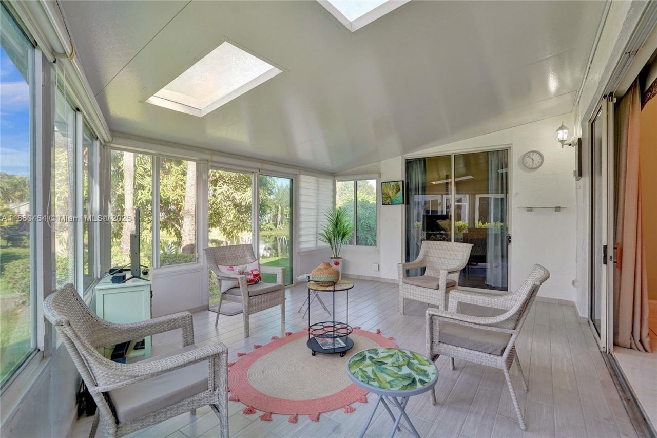 1485 W Lacosta Dr W, Pembroke Pines, FL 33027 Photo