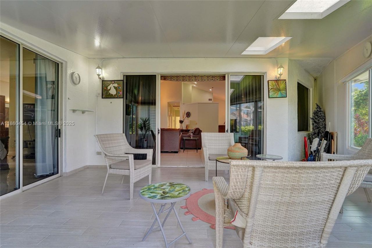 1485 W Lacosta Dr W, Pembroke Pines, FL 33027 Photo