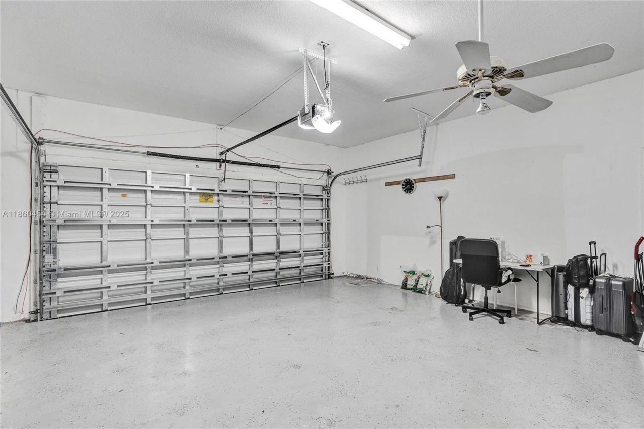 1485 W Lacosta Dr W, Pembroke Pines, FL 33027 Photo