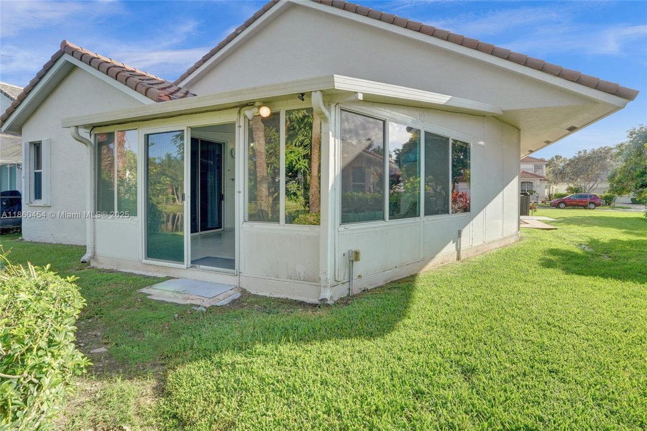 1485 W Lacosta Dr W, Pembroke Pines, FL 33027 Photo