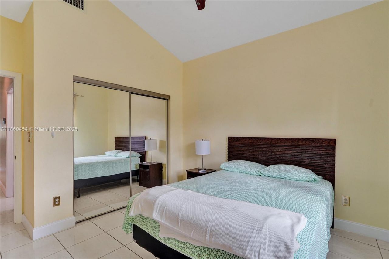 1485 W Lacosta Dr W, Pembroke Pines, FL 33027 Photo