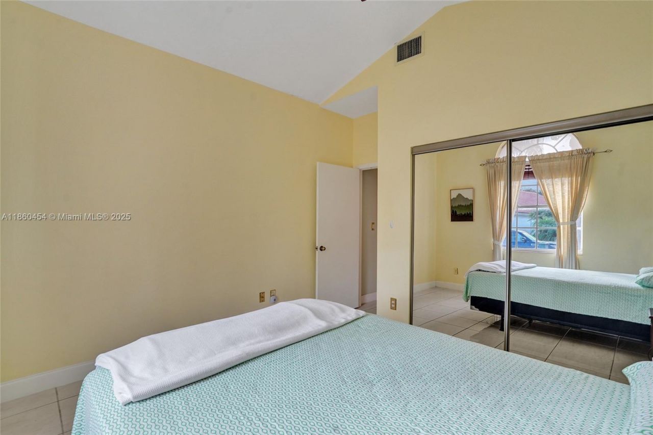 1485 W Lacosta Dr W, Pembroke Pines, FL 33027 Photo