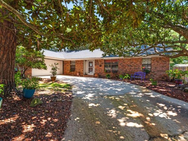 3924 Paradise Bay Dr, Gulf Breeze, FL 32563