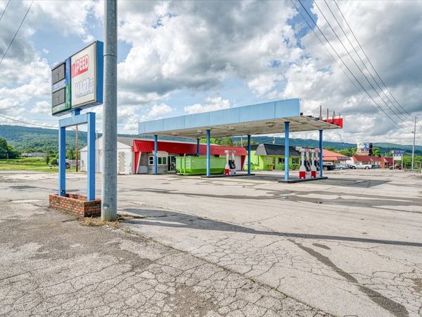 3715 Main St, Pikeville, TN 37367