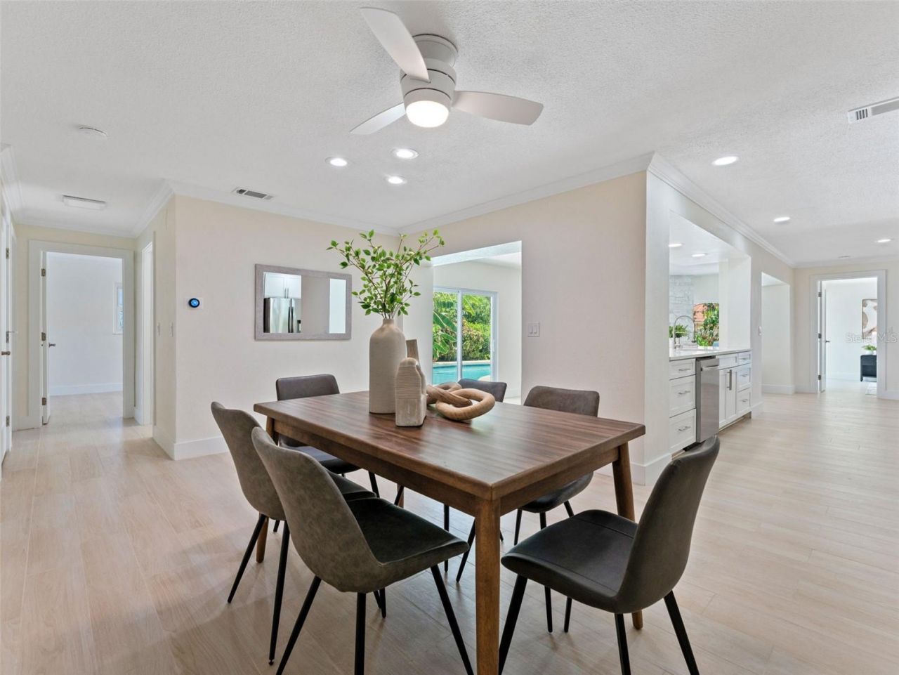 7220 Sunshine Drive S, Saint Petersburg, FL 33705 Photo