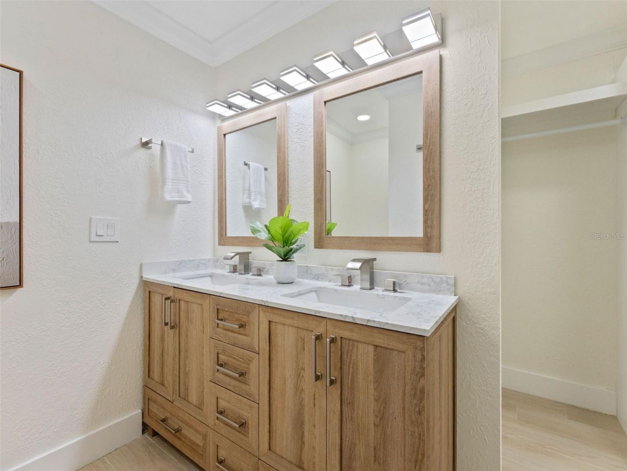 7220 Sunshine Drive S, Saint Petersburg, FL 33705 Photo