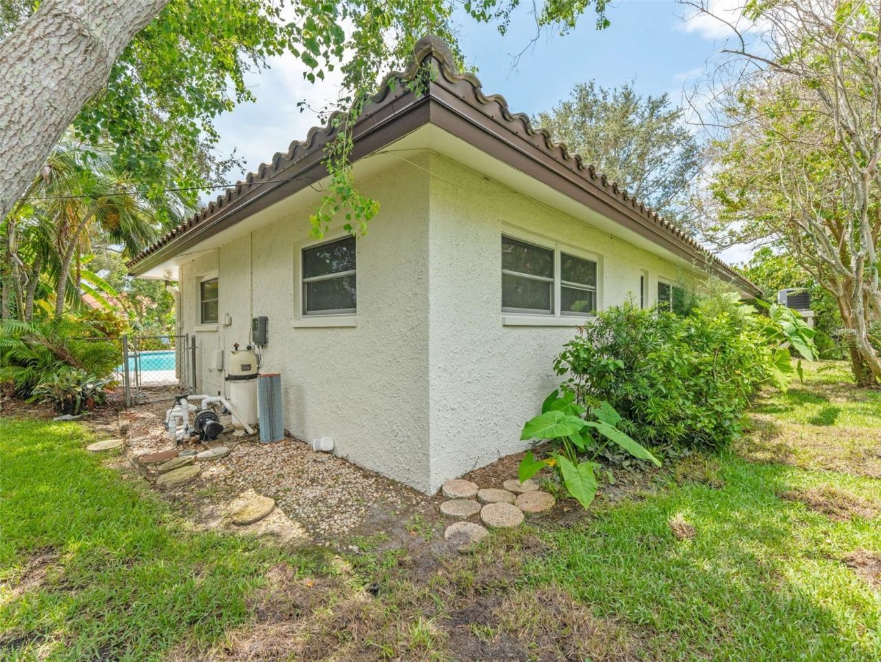 7220 Sunshine Drive S, Saint Petersburg, FL 33705 Photo