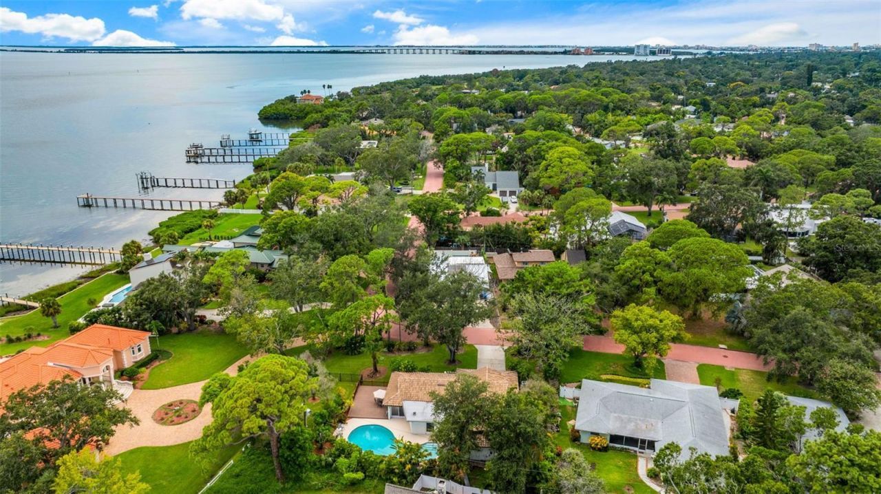 7220 Sunshine Drive S, Saint Petersburg, FL 33705 Photo