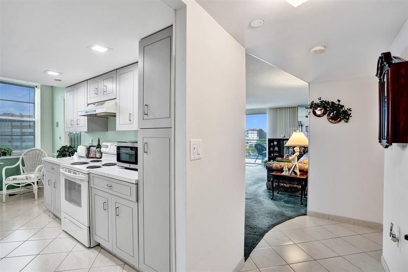 1100 Saint Charles Pl, Unit 612, Pembroke Pines, FL 33026 Photo