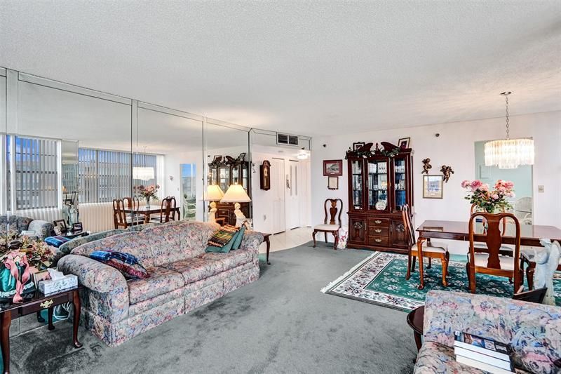 1100 Saint Charles Pl, Unit 612, Pembroke Pines, FL 33026 Photo